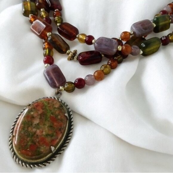 LAST CHANCE -RE-LISTING AT $48 TOMORROW Vtg Unakite Pendant Lucite Bead Necklace - Picture 15 of 16